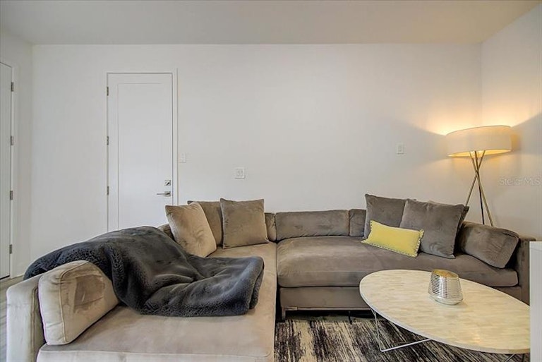 Photo 6 of 42 - 8723 Palm Ranches Pl, Tampa, FL 33614