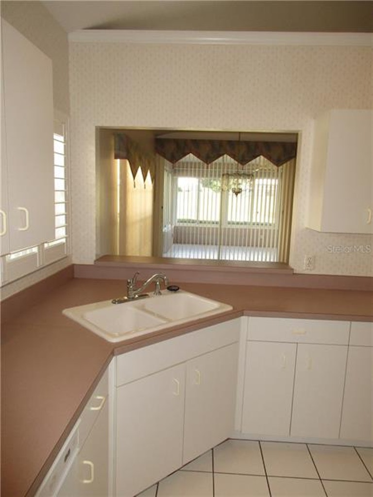 Photo 7 of 25 - 1448 Turnberry Dr, Venice, FL 34292