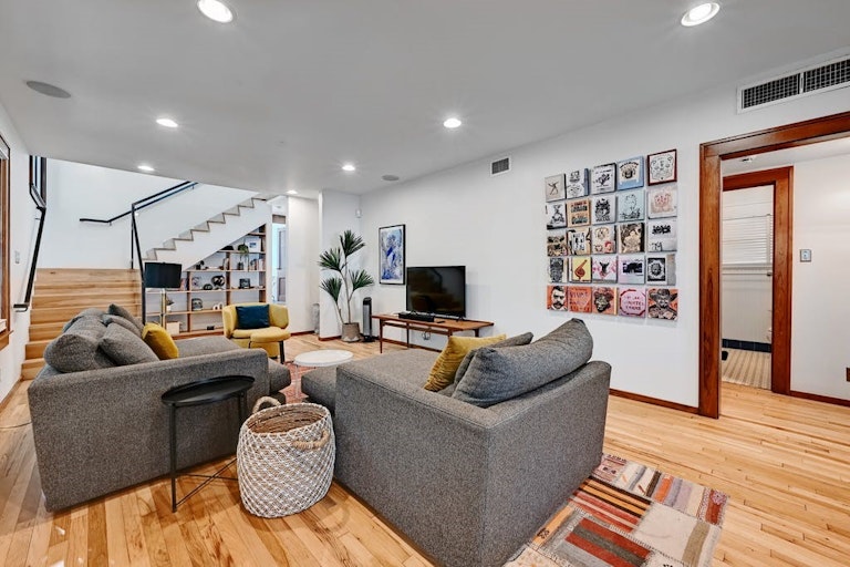 Photo 6 of 28 - 1207 Alta Vista Ave, Austin, TX 78704