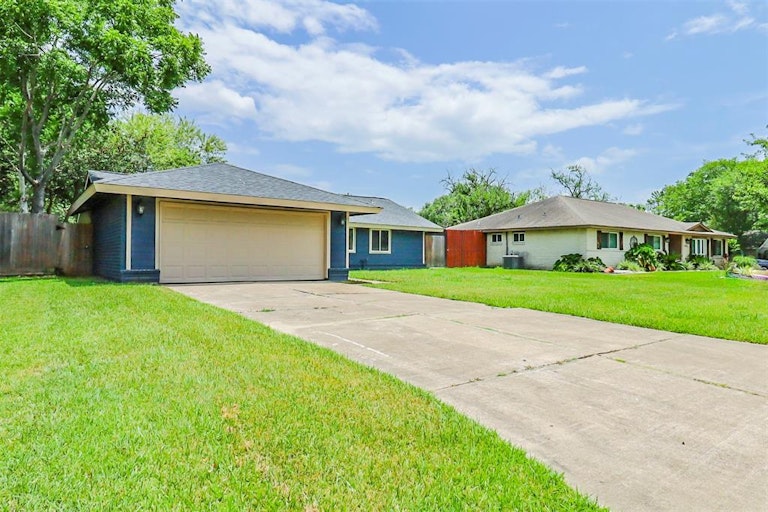 Photo 20 of 20 - 16927 Paint Rock Rd, Friendswood, TX 77546
