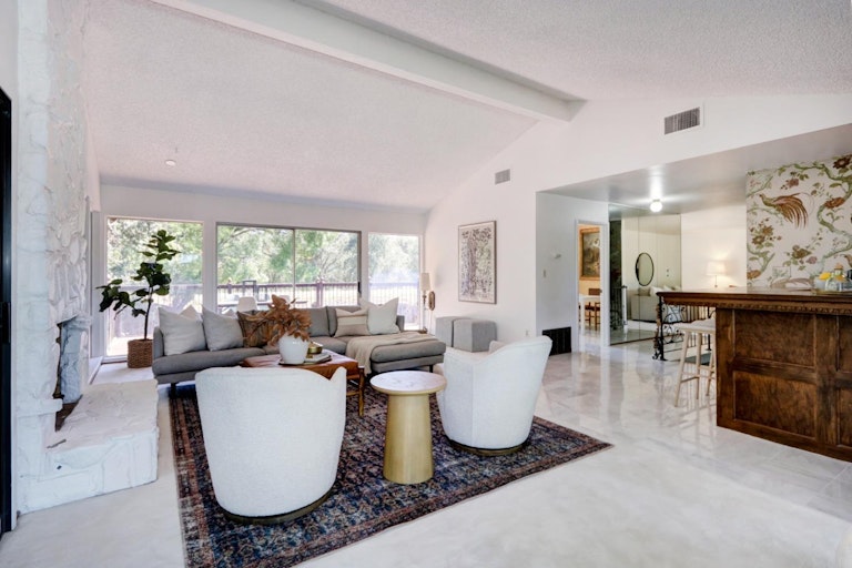 Photo 13 of 70 - 4040 Crondall Dr, Sacramento, CA 95864