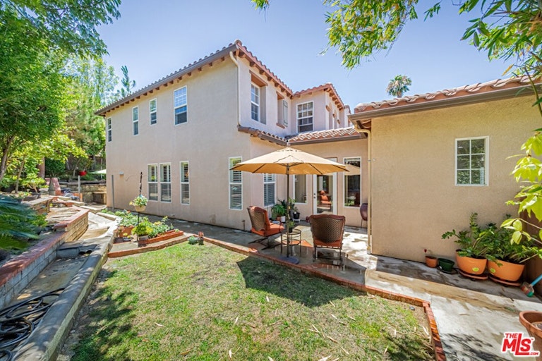 Photo 5 of 48 - 686 Milford St, Los Angeles, CA 90042