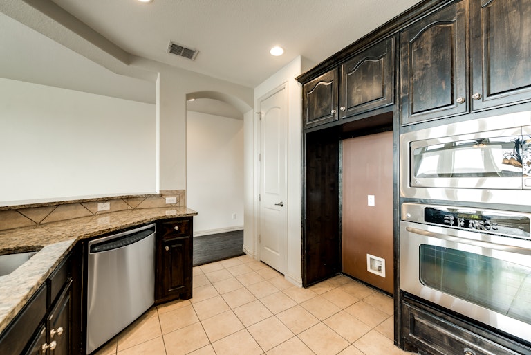 Photo 8 of 29 - 8268 Paisley, The Colony, TX 75056