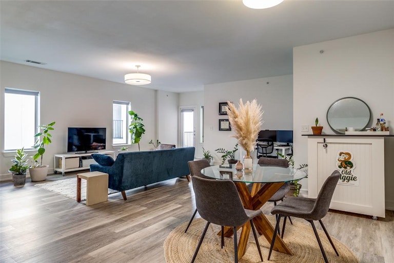 Photo 6 of 17 - 5714 McCommas Blvd #204, Dallas, TX 75206