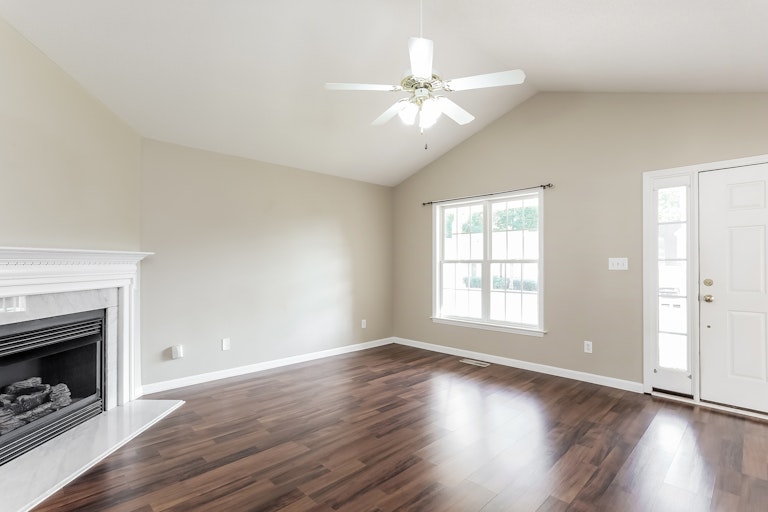Photo 4 of 25 - 421 Firefly Rd, Holly Springs, NC 27540