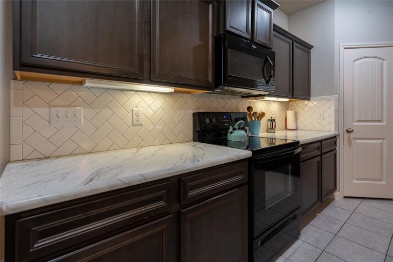 Photo 6 of 22 - 2130 Candace Dr, Lancaster, TX 75146