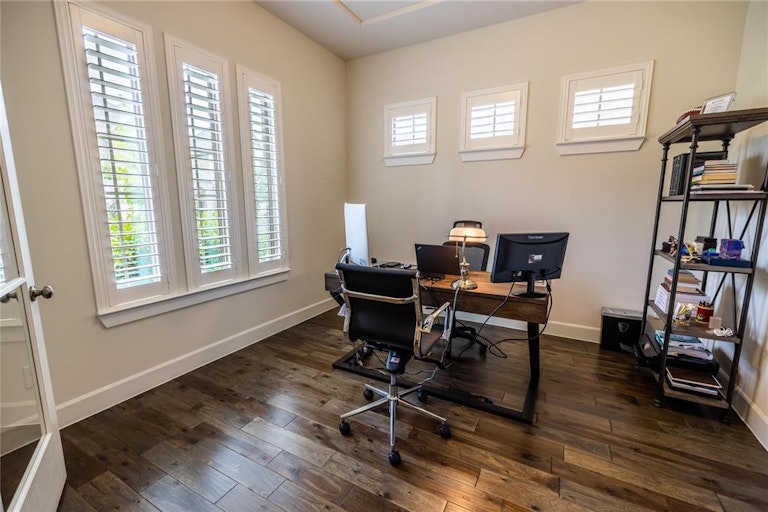 Photo 10 of 30 - 1503 English Blue Ln, Arlington, TX 76005