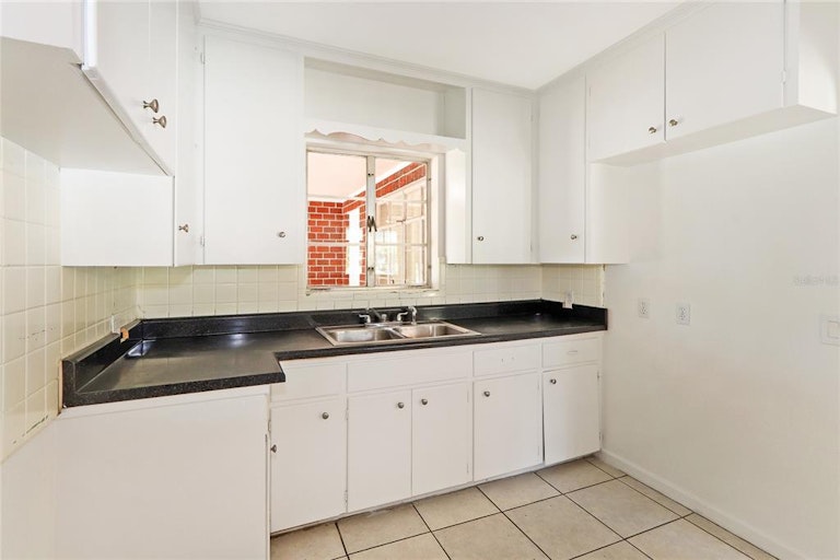 Photo 11 of 35 - 2601 Upton St S, Gulfport, FL 33711