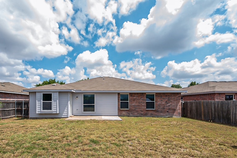 Photo 7 of 20 - 317 Oxford St, Burleson, TX 76028