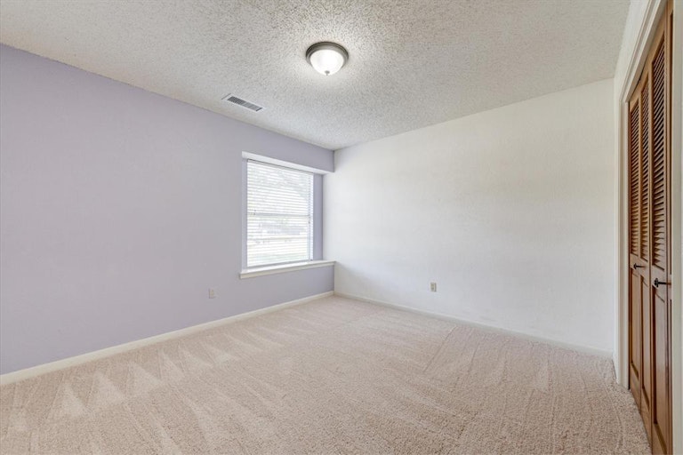 Photo 34 of 40 - 312 Greenbriar Ln, Colleyville, TX 76034
