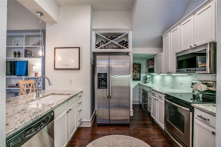 Photo 13 of 24 - 2100 N Fitzhugh Ave Unit P, Dallas, TX 75204
