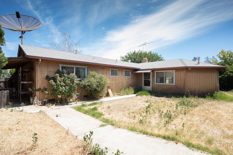 Photo 5 of 56 - 1150 Nickel Ln, Yuba City, CA 95991