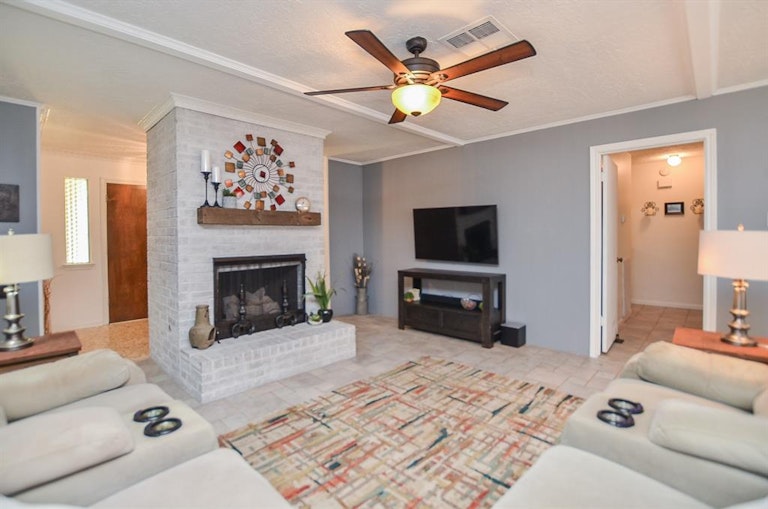 Photo 25 of 38 - 939 Hidden Canyon Rd, Katy, TX 77450