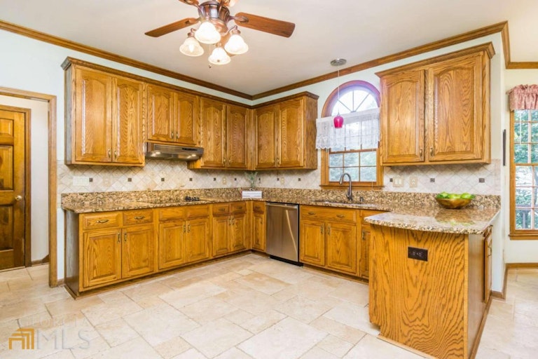 Photo 16 of 35 - 4502 Woodhall Way NE, Roswell, GA 30075