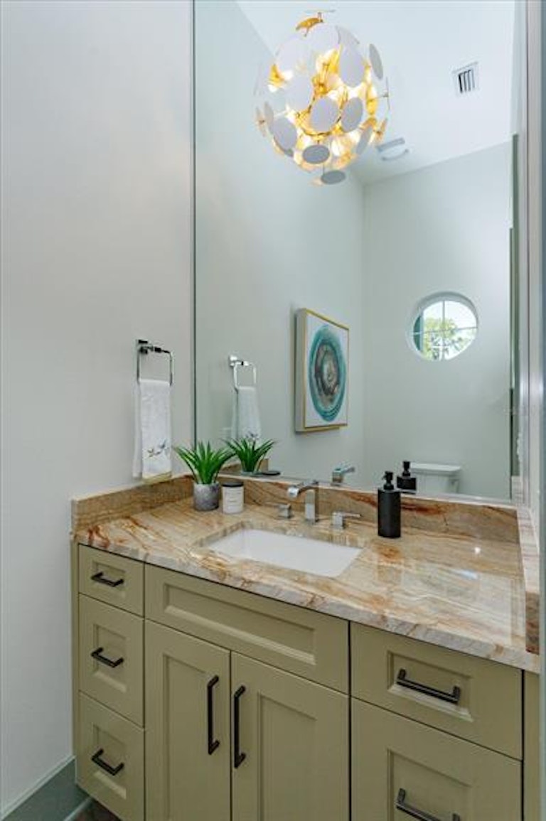 Photo 18 of 25 - 2325 Princeton Ct, Orlando, FL 32804