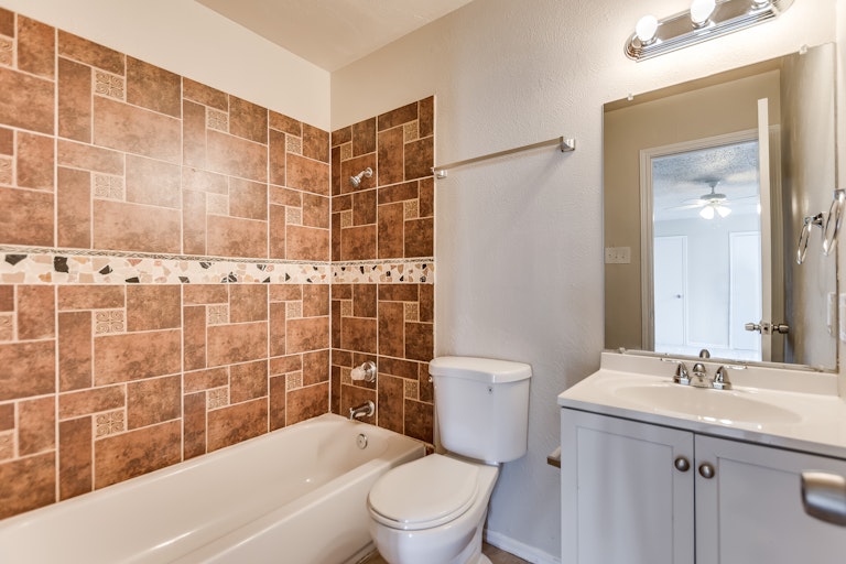 Photo 9 of 15 - 9911 Cedar Mountain Cir, Dallas, TX 75217