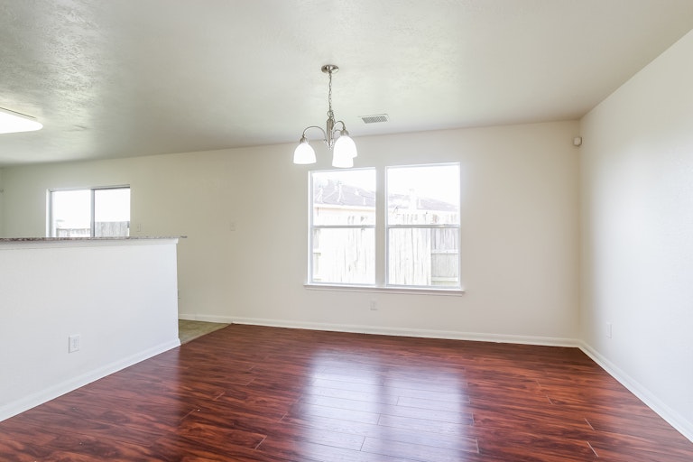 Photo 14 of 28 - 16611 Burnell Oaks Ln, Houston, TX 77090