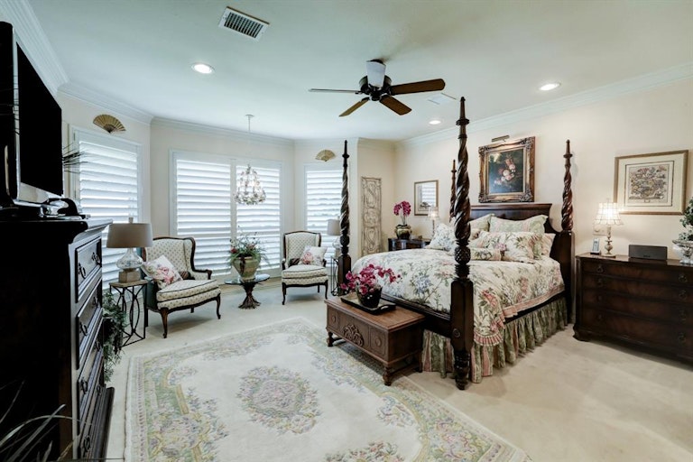Photo 17 of 36 - 1518 Pine Chase Dr, Houston, TX 77055