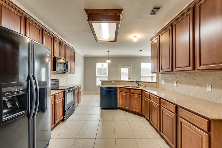 Photo 4 of 48 - 13018 Ambrose Dr, Frisco, TX 75035