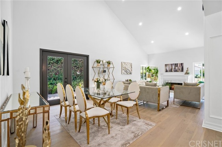 Photo 14 of 43 - 11905 Andasol Ave, Granada Hills, CA 91344