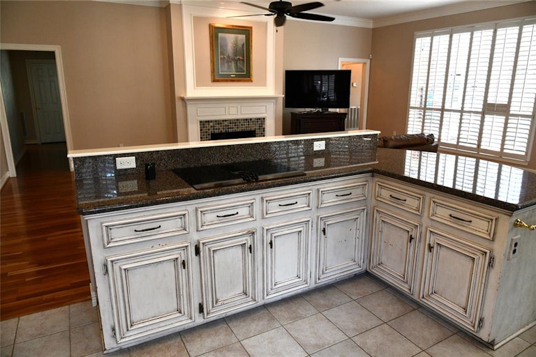 Photo 13 of 44 - 5003 Kingsland Ct, Sugar Land, TX 77479