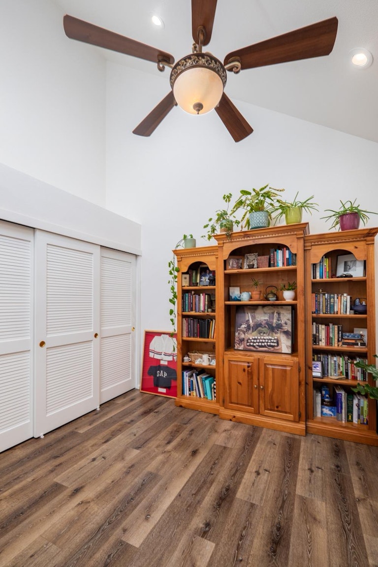 Photo 28 of 40 - 317 Wyndgate Rd, Sacramento, CA 95864