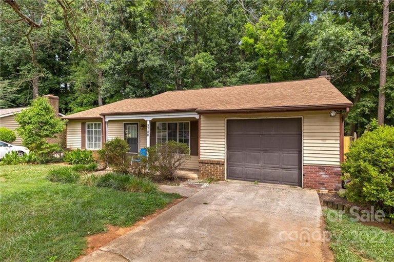 Photo 3 of 38 - 2700 Studley Rd, Charlotte, NC 28212