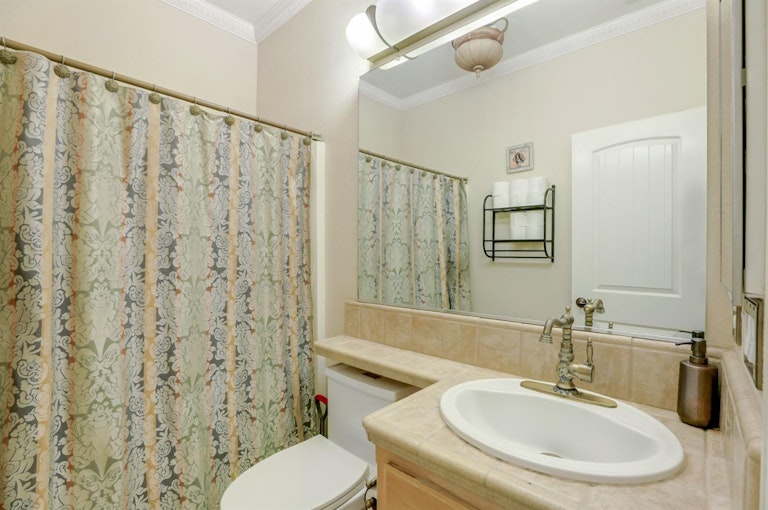 Photo 28 of 54 - 5071 Tuckerman Way, Sacramento, CA 95835