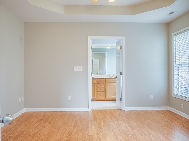 Photo 12 of 27 - 8004 Willowglen Dr, Raleigh, NC 27616