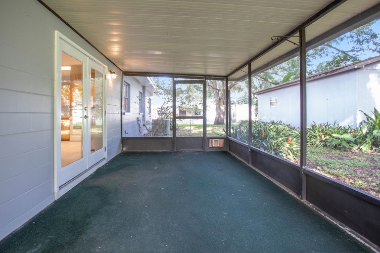 Photo 14 of 17 - 502 S Everina Cir, Brandon, FL 33510