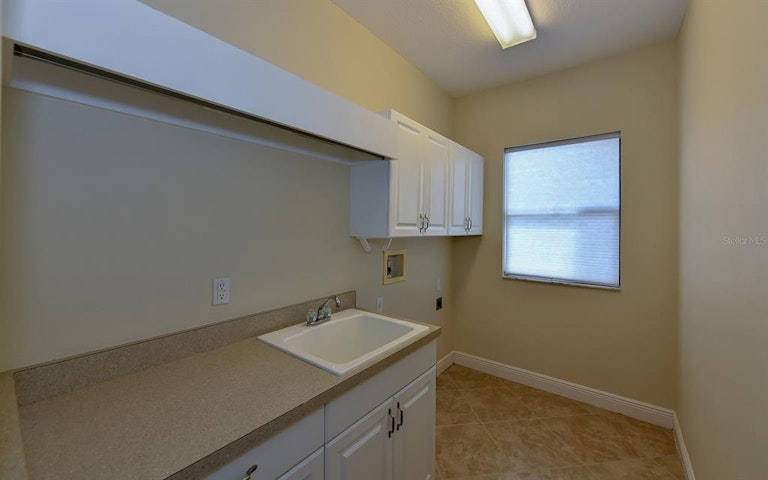 Photo 28 of 35 - 3793 Eagle Hammock Dr, Sarasota, FL 34240