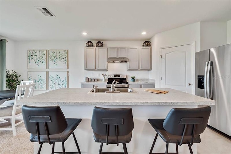 Photo 8 of 33 - 3008 Aventino Ln, Tavares, FL 32778