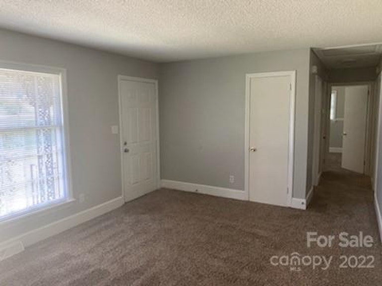 Photo 2 of 23 - 933 Clanton Rd, Charlotte, NC 28217