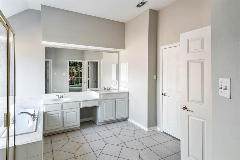 Photo 16 of 29 - 2821 Elmridge Dr, Flower Mound, TX 75022