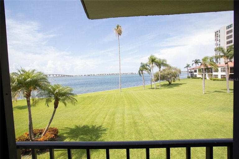 Photo 13 of 32 - 6295 Bahia Del Mar Cir #213, Saint Petersburg, FL 33715