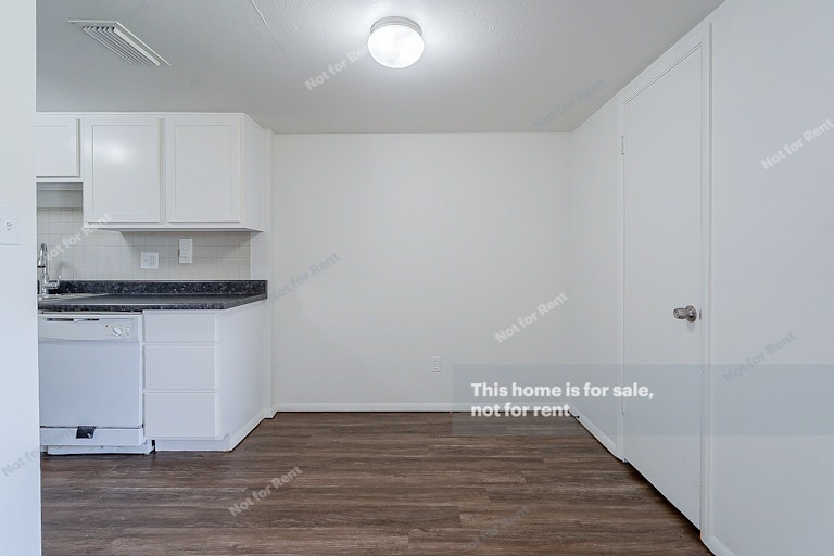 Photo 10 of 18 - 3402 W Echo Ln, Phoenix, AZ 85051