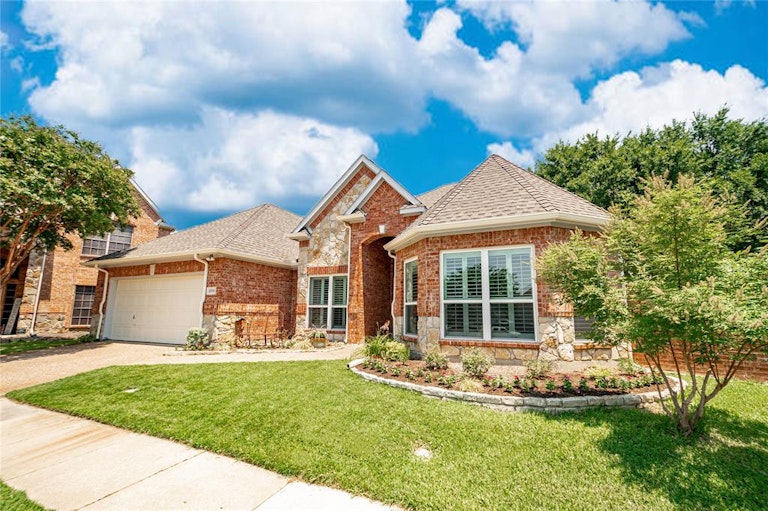 Photo 2 of 34 - 1800 Tara Ct, Flower Mound, TX 75028