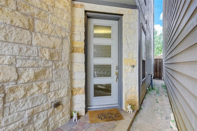 Photo 4 of 40 - 1704 Oak Leaf Pass Dr, Houston, TX 77055