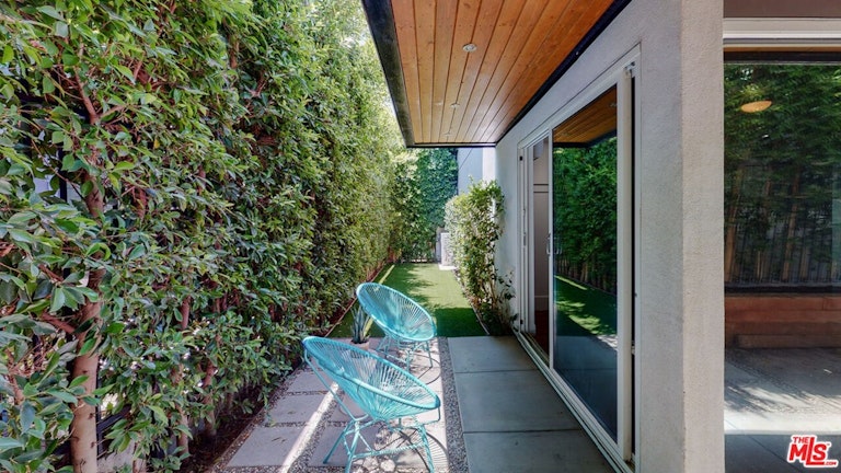 Photo 26 of 29 - 722 Lucile Ave, Los Angeles, CA 90026