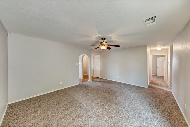 Photo 10 of 20 - 7374 Beckwood Dr, Fort Worth, TX 76112