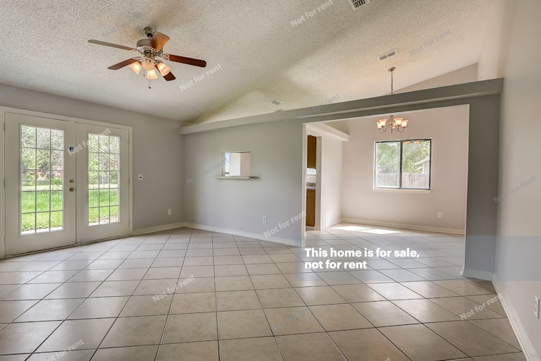 Photo 5 of 31 - 1937 Apopka Dr, Middleburg, FL 32068