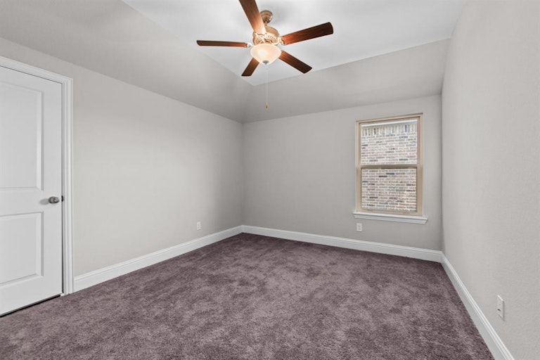 Photo 22 of 38 - 5922 Arcola Meadow Ct, Houston, TX 77059