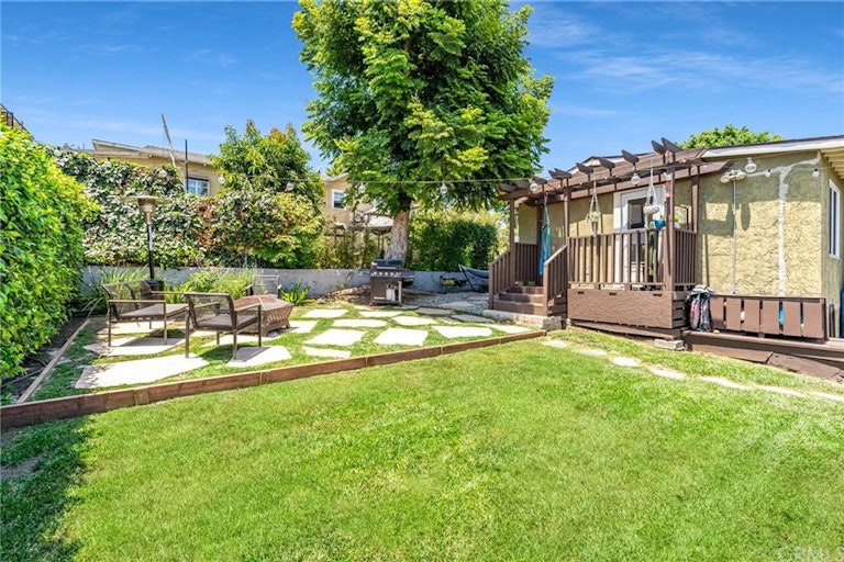 Photo 25 of 33 - 596 E 67th St, Inglewood, CA 90302