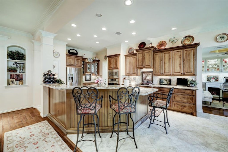 Photo 9 of 36 - 1518 Pine Chase Dr, Houston, TX 77055