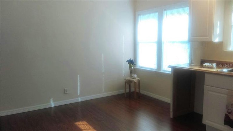 Photo 13 of 16 - 2435 10th St S, Saint Petersburg, FL 33705