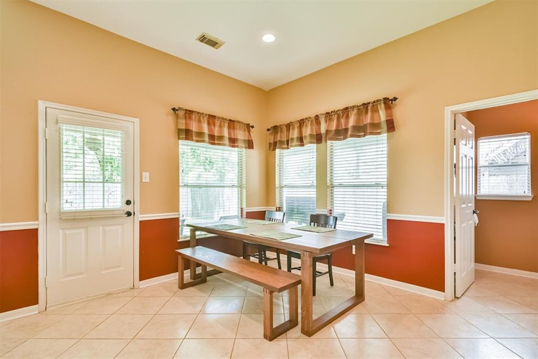 Photo 22 of 41 - 3111 Genessee Creek Ln, Friendswood, TX 77546