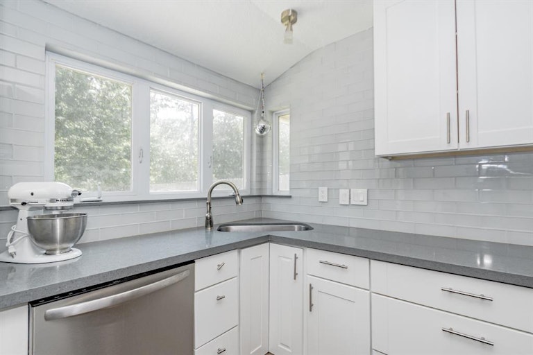 Photo 8 of 24 - 16930 Creek Line Dr, Friendswood, TX 77546