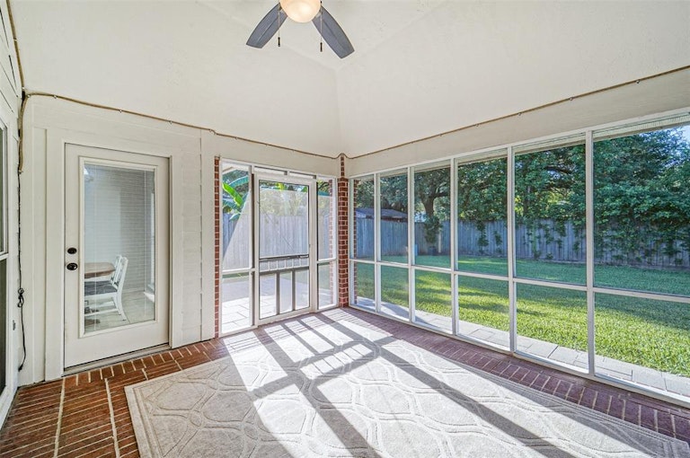 Photo 16 of 19 - 5023 Misty Ln, Pasadena, TX 77505