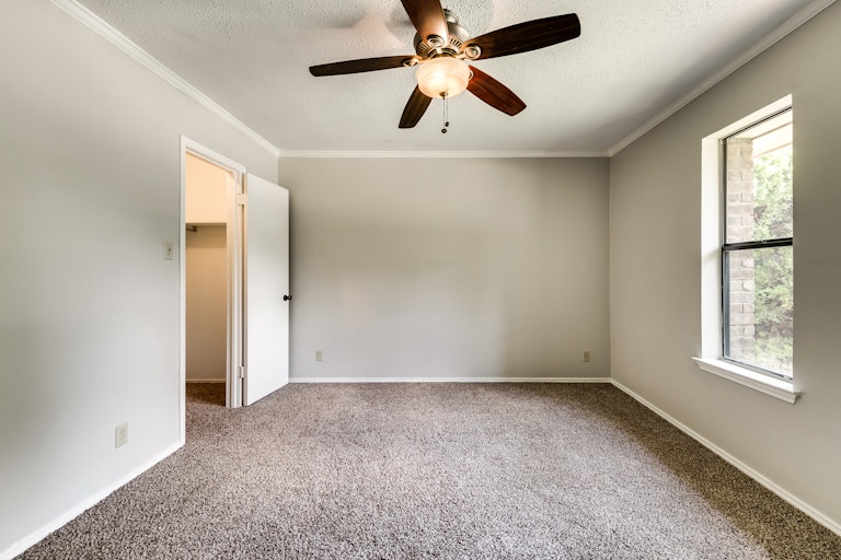 Photo 18 of 26 - 2805 Teakwood Ln, Plano, TX 75075