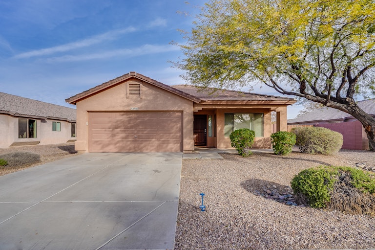 Photo 1 of 17 - 3920 W Quail Ave, Glendale, AZ 85308